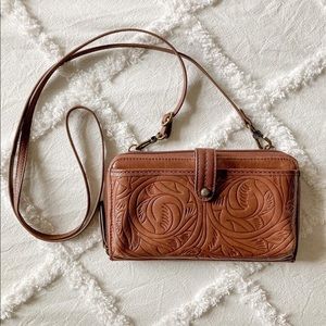 The sak iris large smartphone crossbody leather